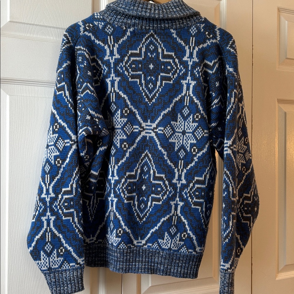Vintage men’s Givenchy monsieur Nordic Sweater in Blue and Gray Pattern
